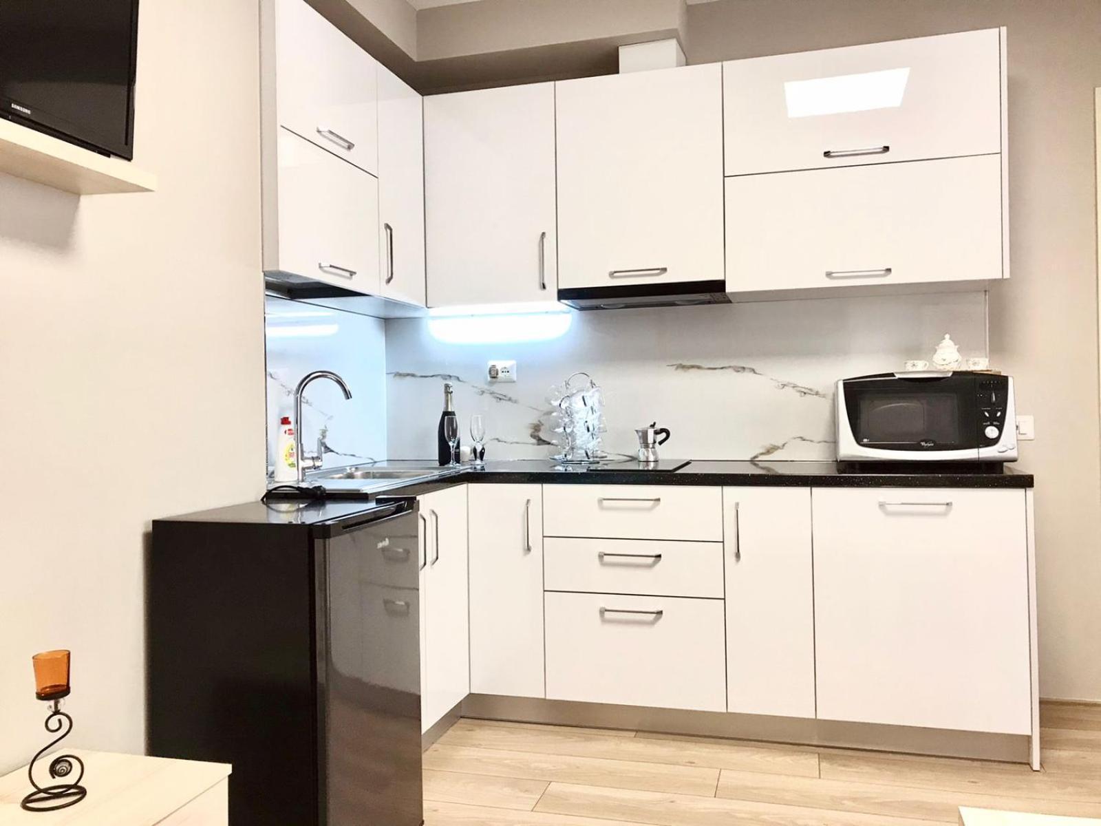 Home Away From Home Apartment Durrës Esterno foto